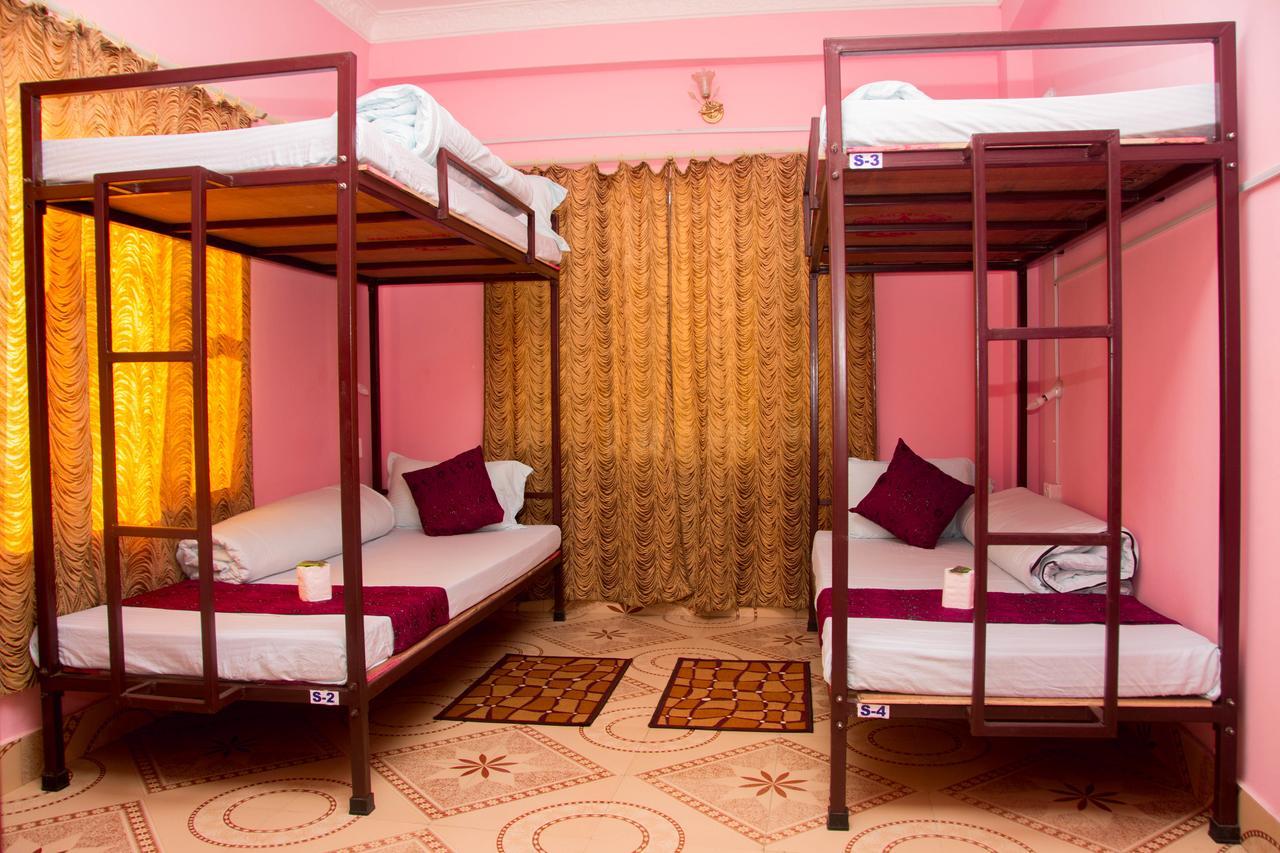 Mount Blue Tourist Hostel - Pokhara Bagian luar foto
