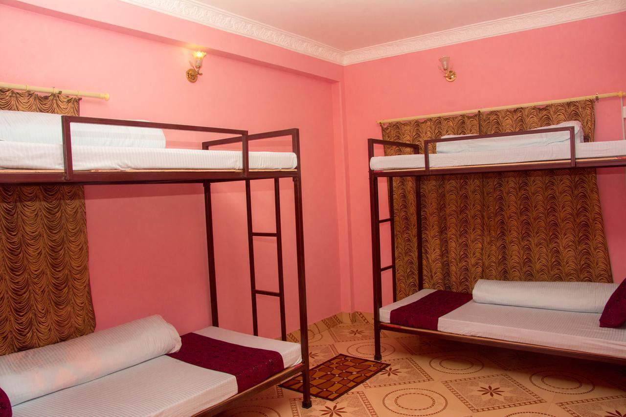 Mount Blue Tourist Hostel - Pokhara Bagian luar foto