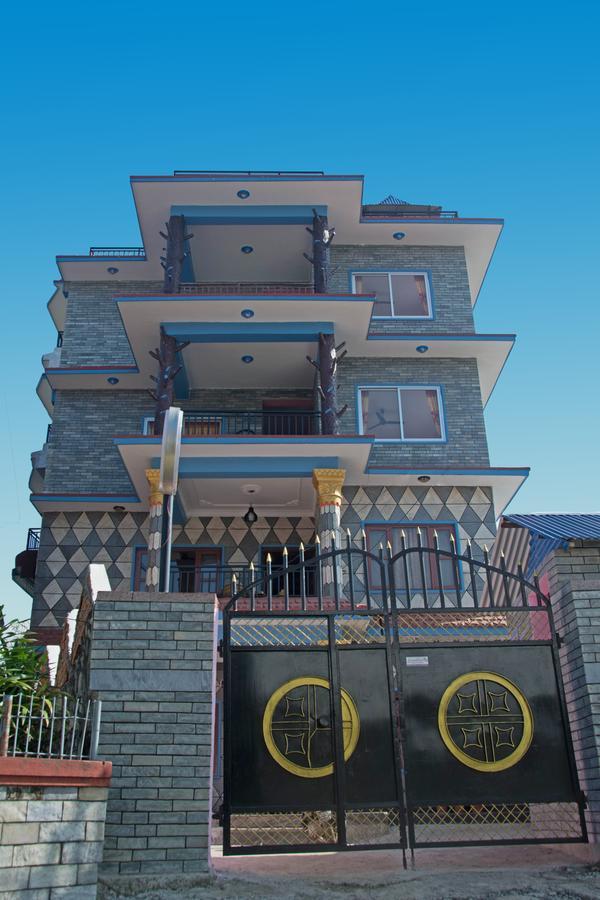 Mount Blue Tourist Hostel - Pokhara Bagian luar foto